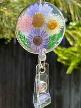 Load image into Gallery viewer, Resin Floral Badge Reel for Nurses, Dry Pressed Daisy Floral Badge Reel
